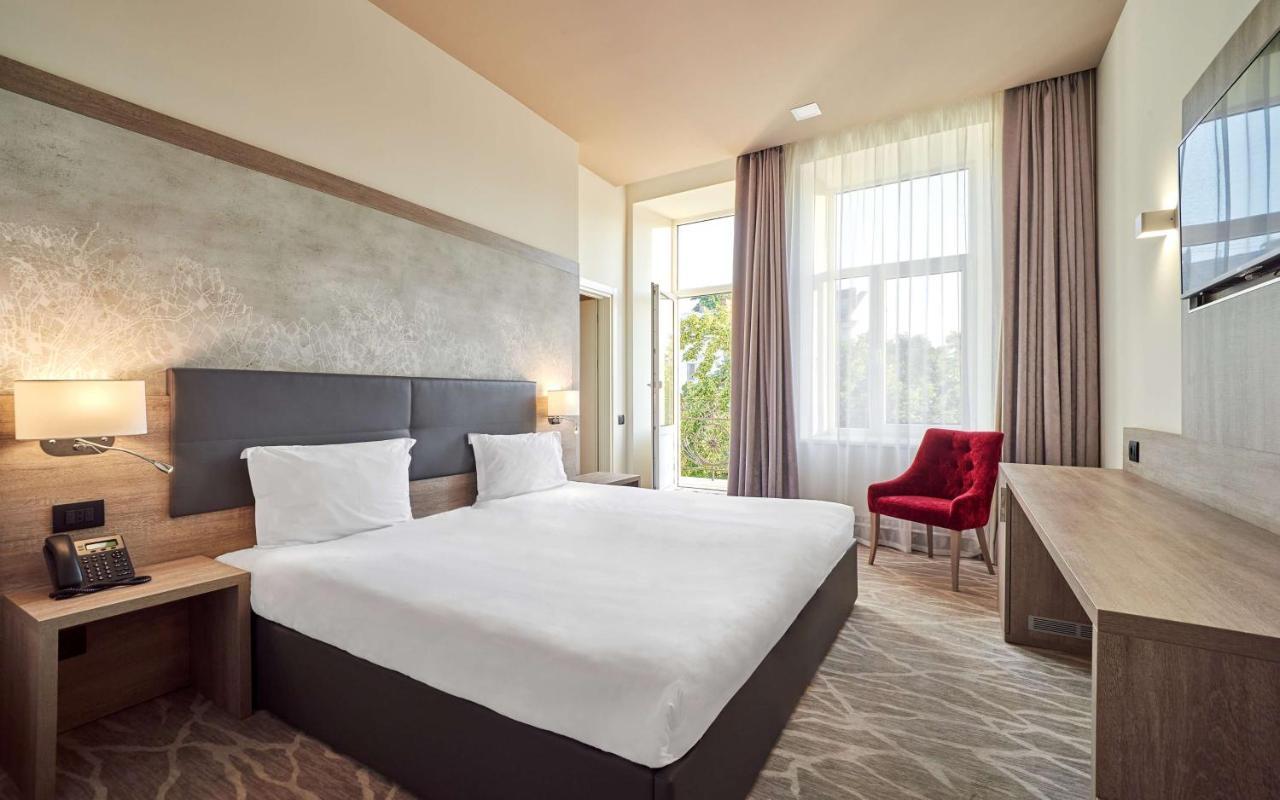 Radisson Hotel City Centre Odessa Esterno foto